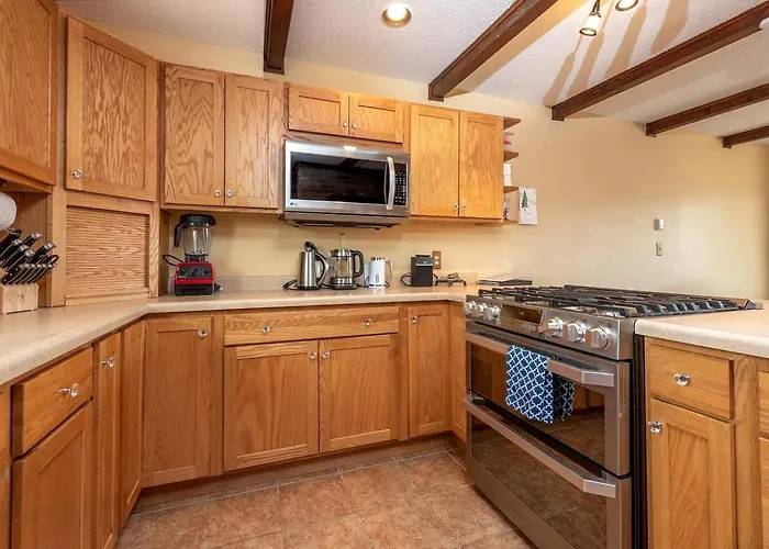 Spacious Dual-home Mountain Escape With Hot Tub And Creek Views Near Trails In Lander, Wyoming Lander
