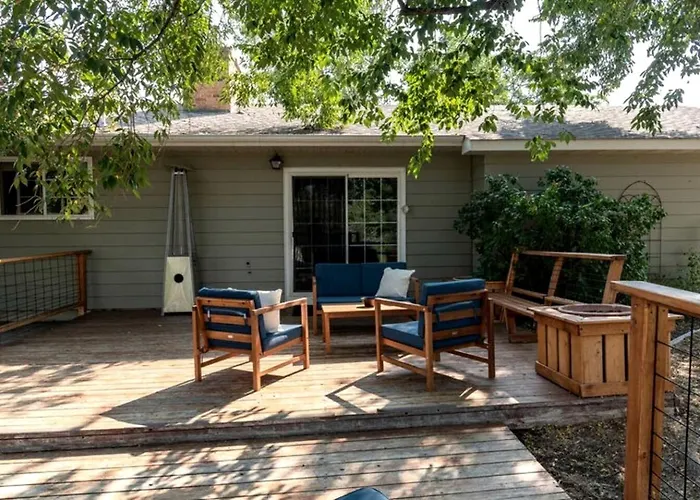 Spacious Dual-home Mountain Escape With Hot Tub And Creek Views Near Trails In Lander, Wyoming Holiday home *
