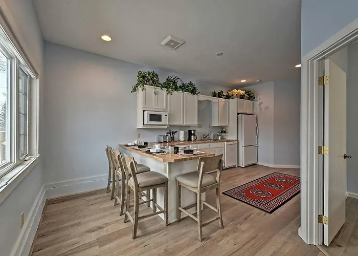 Spacious Dual-home Mountain Escape With Hot Tub And Creek Views Near Trails In Lander, Wyoming Holiday home Lander