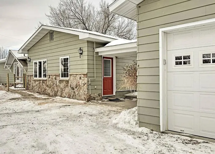 Spacious Dual-home Mountain Escape With Hot Tub And Creek Views Near Trails In Lander, Wyoming