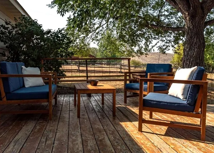 Spacious Dual-home Mountain Escape With Hot Tub And Creek Views Near Trails In Lander, Wyoming Holiday home Lander