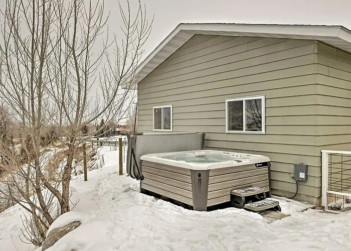 Holiday home Spacious Dual-home Mountain Escape With Hot Tub And Creek Views Near Trails In Lander, Wyoming Lander