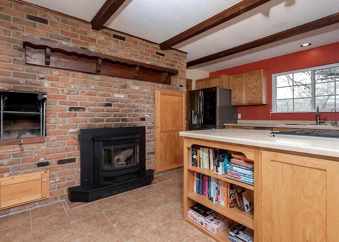 Holiday home Spacious Dual-home Mountain Escape With Hot Tub And Creek Views Near Trails In Lander, Wyoming *