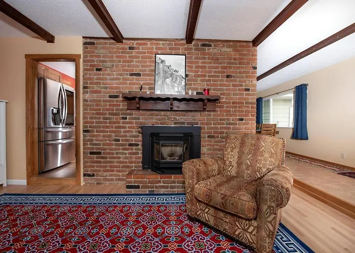 Holiday home Spacious Dual-home Mountain Escape With Hot Tub And Creek Views Near Trails In Lander, Wyoming