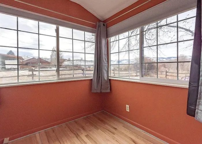 Spacious Dual-home Mountain Escape With Hot Tub And Creek Views Near Trails In Lander, Wyoming * Lander